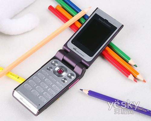 简约之美索爱翻盖音乐手机W380图赏(2)