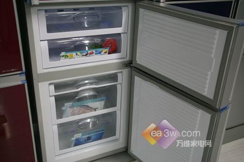 跌破6000海尔262升三门冰箱卖场热销