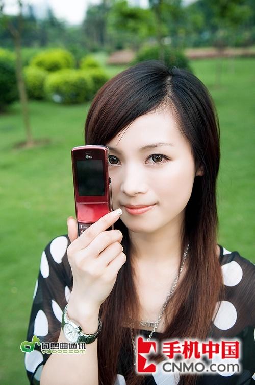 轻薄美艳LG时尚触控滑盖机KF510图赏(2)