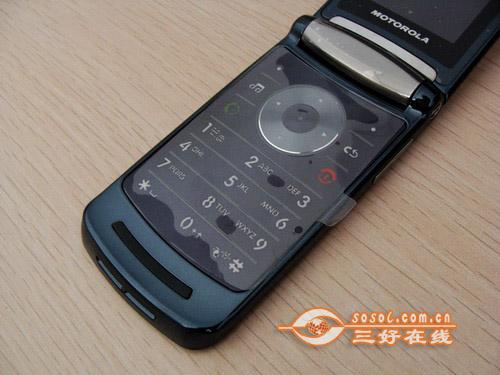 经典刀锋摩托罗拉超薄折叠V8售2199元