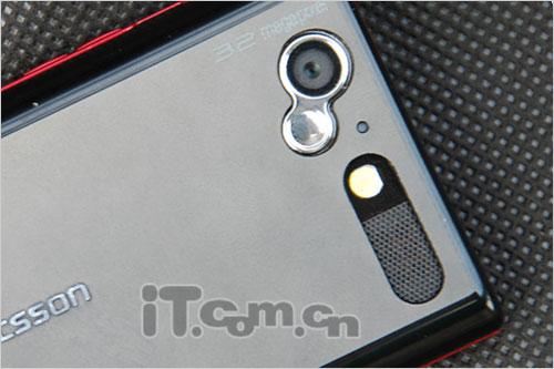 10mm超薄新精品 索爱金属直板T700上市_手机