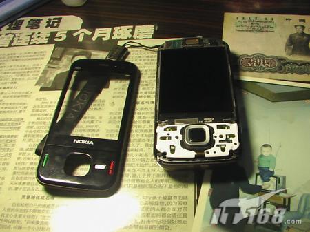 导航键断裂诺基亚滑盖N85曝质量问题(4)