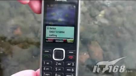 用枪射击诺基亚三防手机3720c测试