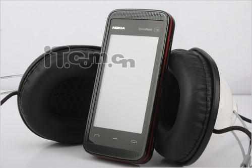 比5800更快 诺基亚5530速降还送电影票_手机