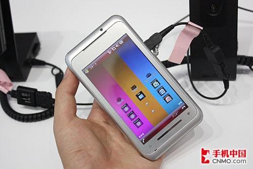 4.1英寸屏1GHz CPU 东芝TG01现场评测
