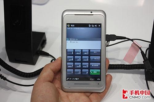 4.1英寸屏1GHz CPU 东芝TG01现场评测