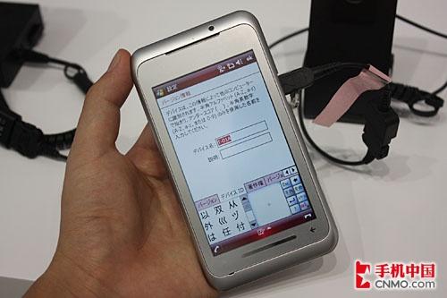 4.1英寸屏1GHz CPU 东芝TG01现场评测