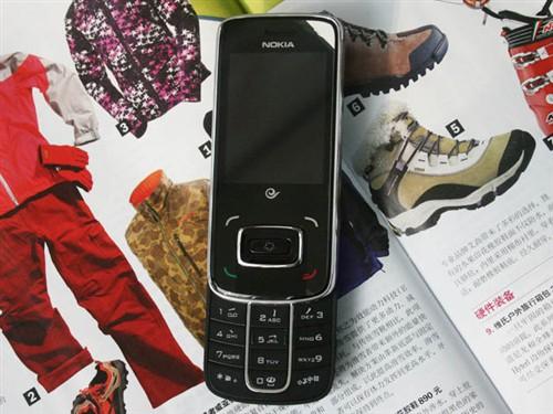 新潮学生机促销中 诺基亚8208现2466_手机