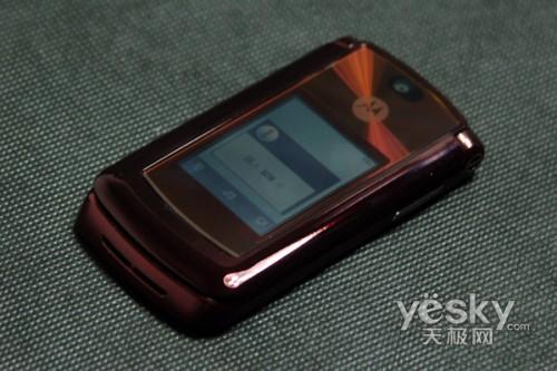 经典华美翻盖手机摩托罗拉V9仅售价599元_手