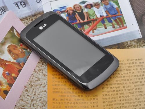 个性时尚LG触控手机KM555e精美图赏