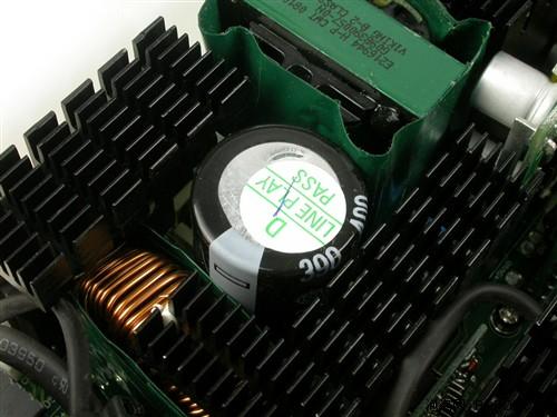 横测中瓦数最大！Tt 1500瓦电源拆解_硬件_科技时代_新浪网