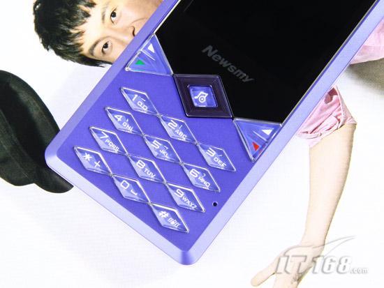 轻薄有型纽曼菱音M6音乐手机评测