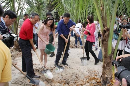 徐有芳,何济海,李育材,于宁共建奥克斯绿色中国林