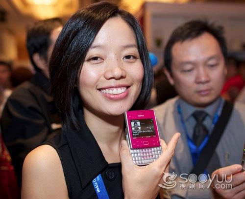 怪异方块滑盖诺基亚X5-01真机外观评测