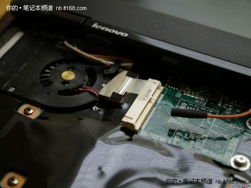 网友拆解 一窥thinkpad x300内部结构