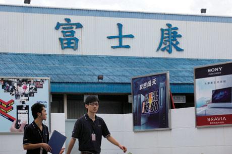富士康在深圳龍華園區的不同事業部的工人開始了搬遷。這裏的工人招聘也已經停止
