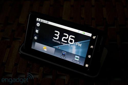 Android旗舰摩托罗拉Droid2开箱图赏(4)