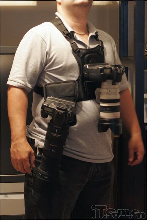 抛弃摄影包数码单反相机防弹背心问世