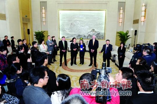网友走进中联部：希望也能开微博