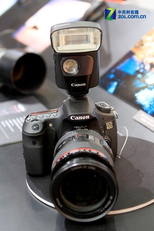 P&E2011:佳能展出270EXII/320EX闪光灯