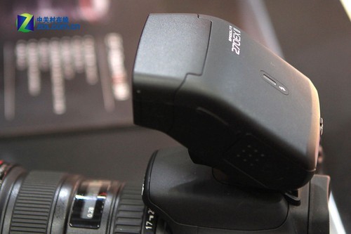 P&E2011:佳能展出270EXII/320EX闪光灯