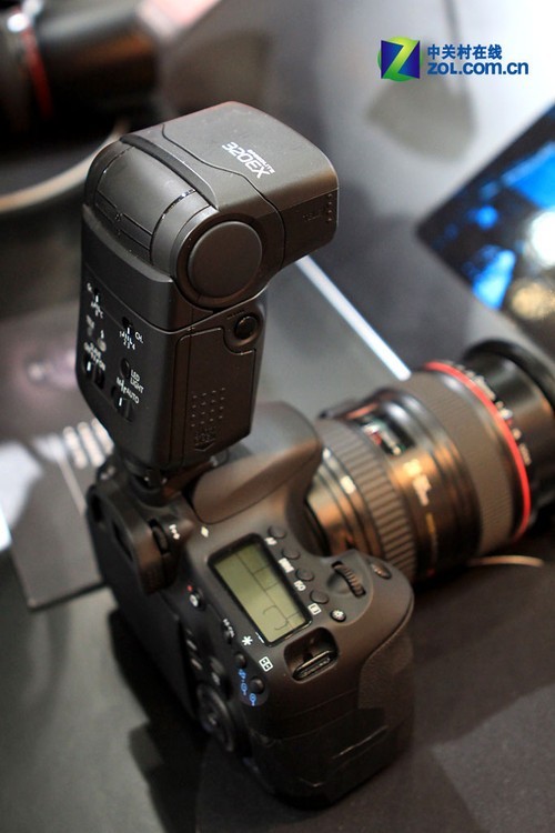 P&E2011:佳能展出270EXII/320EX闪光灯