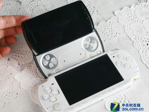 史上最强游戏手机 索尼爱立信Z1i/PSP对比 