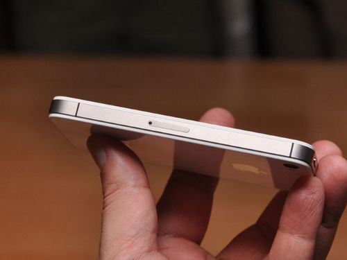 天线位置有调整 黑白双色iPhone 4S鉴赏(2)_手机