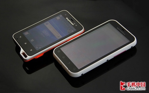 ʱ���������ܶԾ�ST17i�Ա�ME525+��