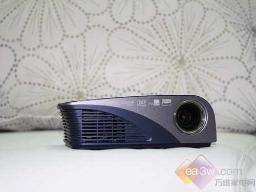 高亮LED便携投影机 LG HS200G售6900元