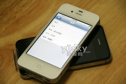 iPhone 4S深圳到货 天极网抢先开箱试用评测