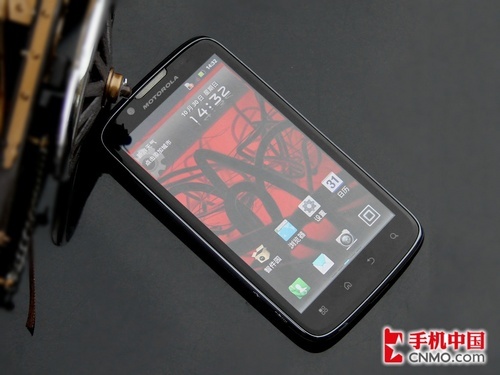 双核最强战摩托罗拉ME865对比三星i9100