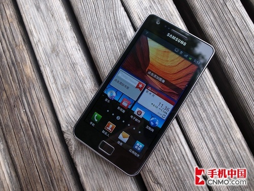 双核最强战摩托罗拉ME865对比三星i9100