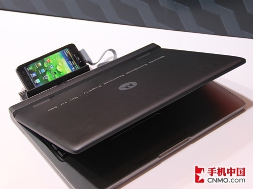 1300万像素双核旗舰摩托罗拉MT917图赏(6)