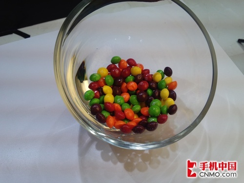 1300万像素双核旗舰摩托罗拉MT917图赏(4)