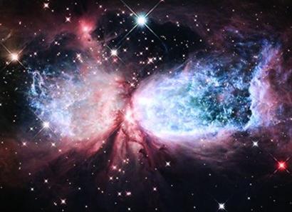 哈勃望远镜拍到“星云雪天使”
