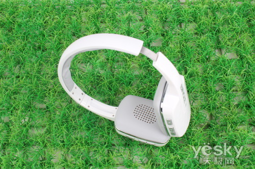 春运漫长车途听歌看电影 无线耳机更方便_硬件