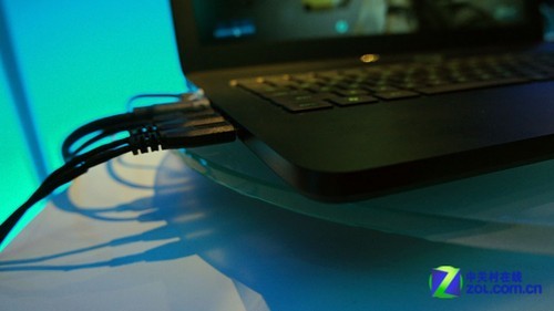 CES2012:双屏幕设计Razer展首款笔记本