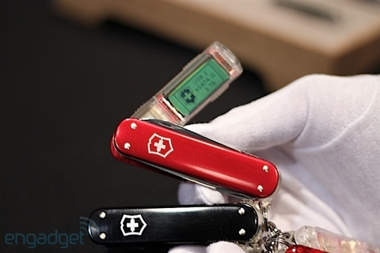 体验三千美元正牌瑞士军刀:带1TB高速U盘