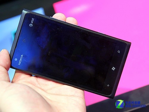 4.3英寸超大屏 诺基亚Lumia 900真机图赏 