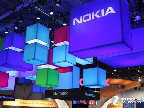 WP7高端旗舰 诺基亚Lumia 900对比图赏