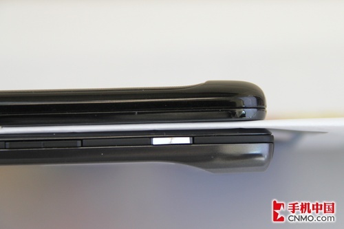 价格仅差10元摩托罗拉RAZR对比I9100(2)