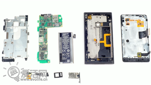 金玉是否其中 细看AT&T版Lumia 900硬件拆解