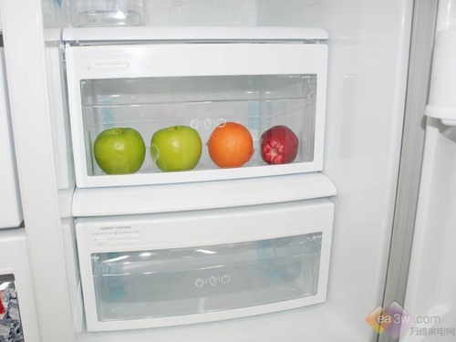 LG新品对开门冰箱 变频设计保障节能