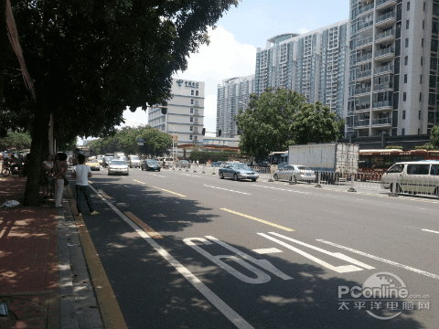 我们选取了一个运动物体进行了连拍,并将这20张连拍照片制成动态gif图