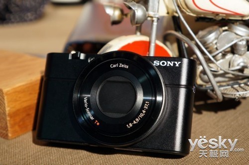 捕捉城市列车索尼黑卡RX100高速对焦实测