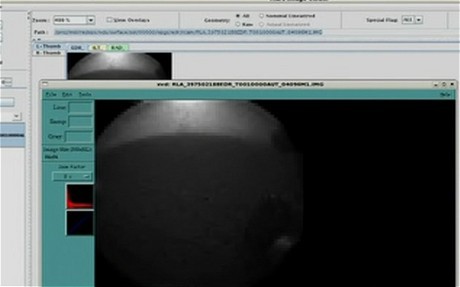 美火星探测器“好奇”号传回黑白图像(图)