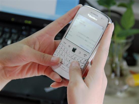 尽显高端商务风范 黑莓9900白领谈判记