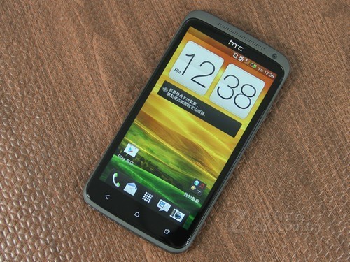 HTC One X 黑色 外观图 