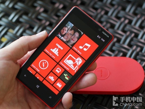 骁龙S4双核大屏 诺基亚Lumia 820发布 